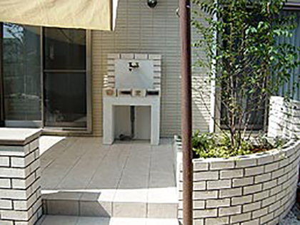 白いテラスとシェードでリゾート気分 U様邸テラス工事